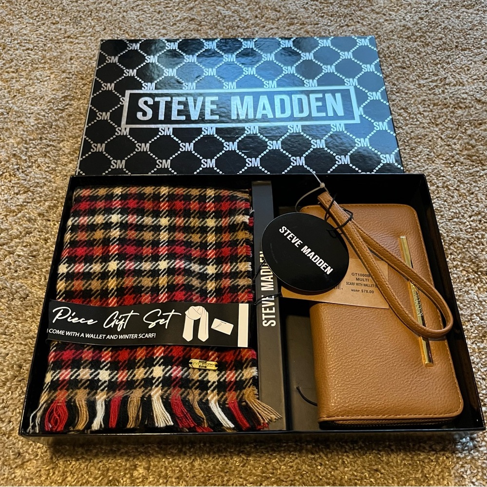 Steve Madden wristlet wallet and scarf gift set